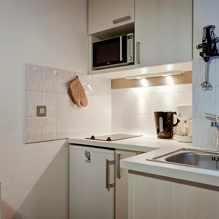 Studio 2* Avec Balcon, Parking Et Wi-fi Au Coeur De Brides-les-bains, Proche Telecabine Olympe - Fr-1-512-81 Apartment